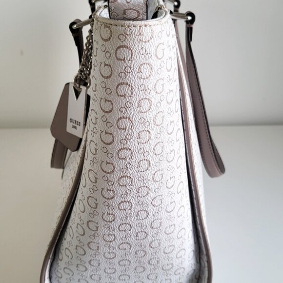 GUESS Logo Print Tote Bag - Picture 7 of 9